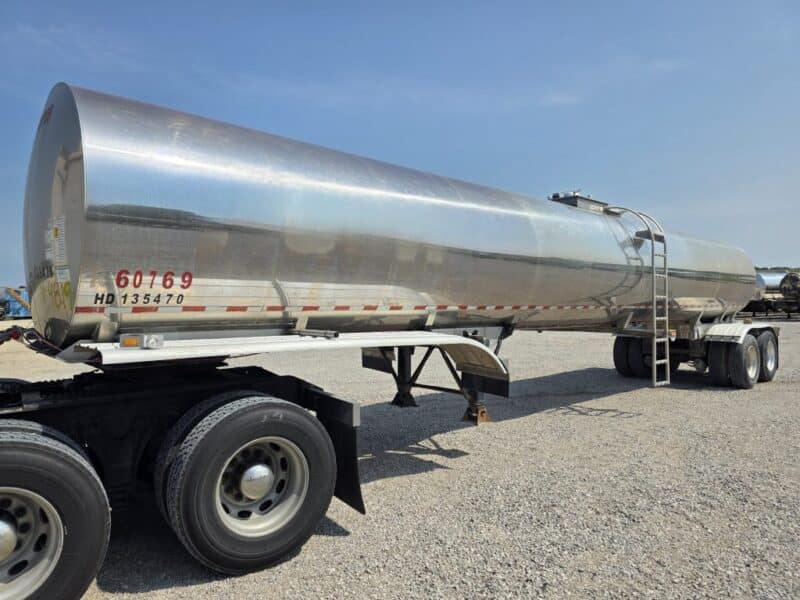 U-4819 2006 West Mark 6400 Gallon Stainless Steel Semi Tanker