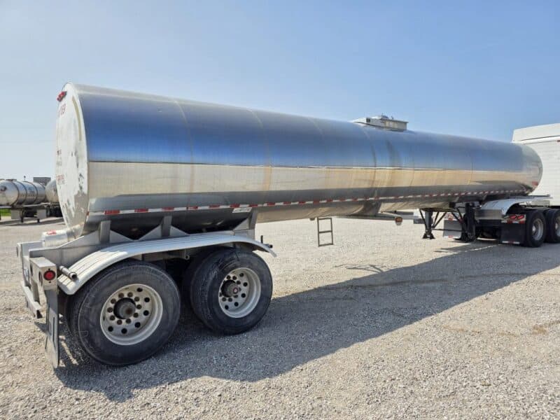 U-4819 2006 West Mark 6400 Gallon Stainless Steel Semi Tanker