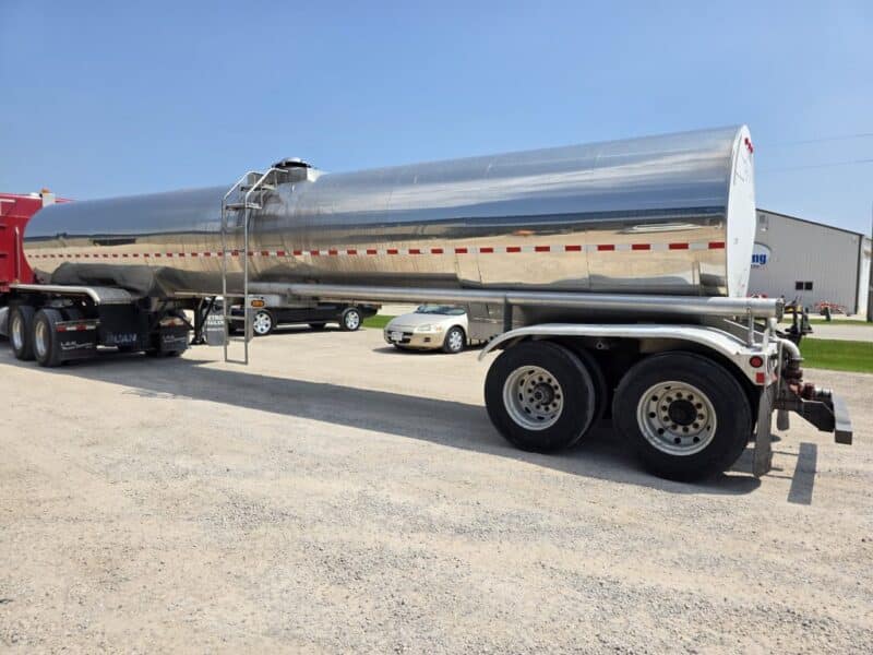 U-4826 1997 Beall 6700 Gallon Stainless Steel Semi Tanker