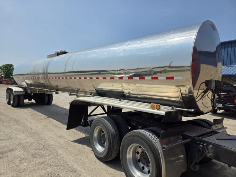 U-4826 1997 Beall 6700 Gallon Stainless Steel Semi Tanker