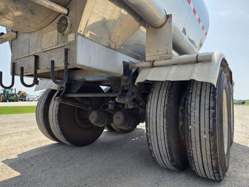U-4826 1997 Beall 6700 Gallon Stainless Steel Semi Tanker