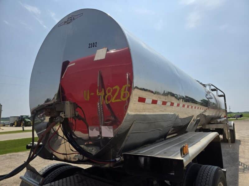 U-4826 1997 Beall 6700 Gallon Stainless Steel Semi Tanker