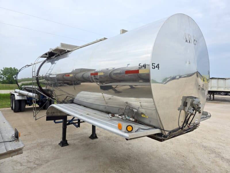 U-4823 1998 Nova 7000 Gallon Stainless Steel Semi Tanker