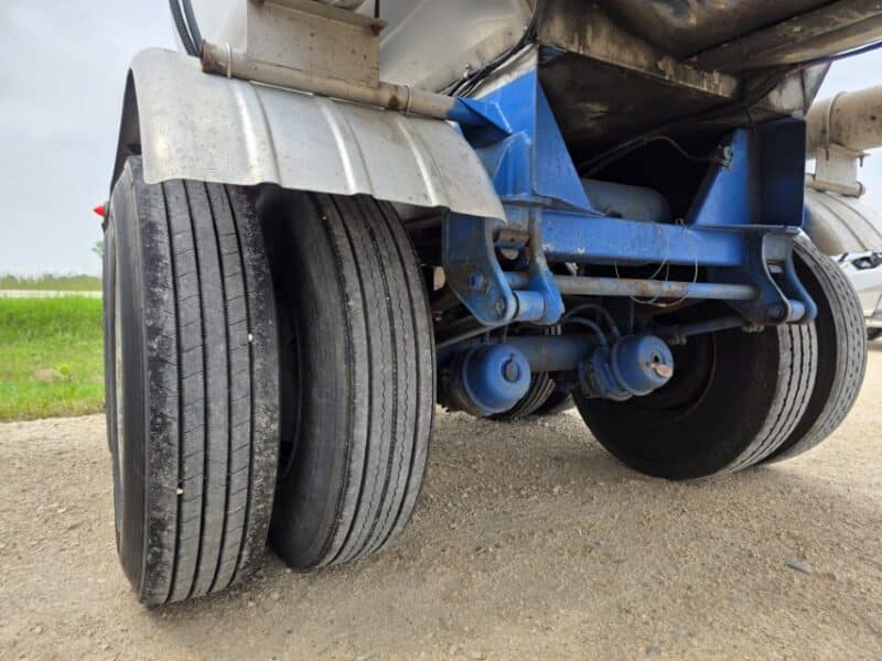 U-4823 1998 Nova 7000 Gallon Stainless Steel Semi Tanker