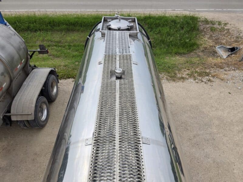 U-4823 1998 Nova 7000 Gallon Stainless Steel Semi Tanker