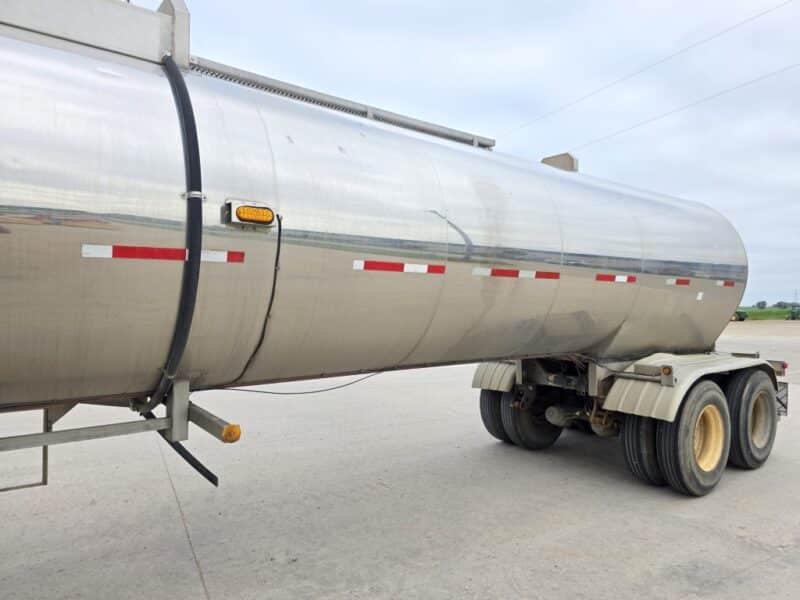 U-4824 1998 Polar 7000 Gallon Stainless Steel Semi Tanker