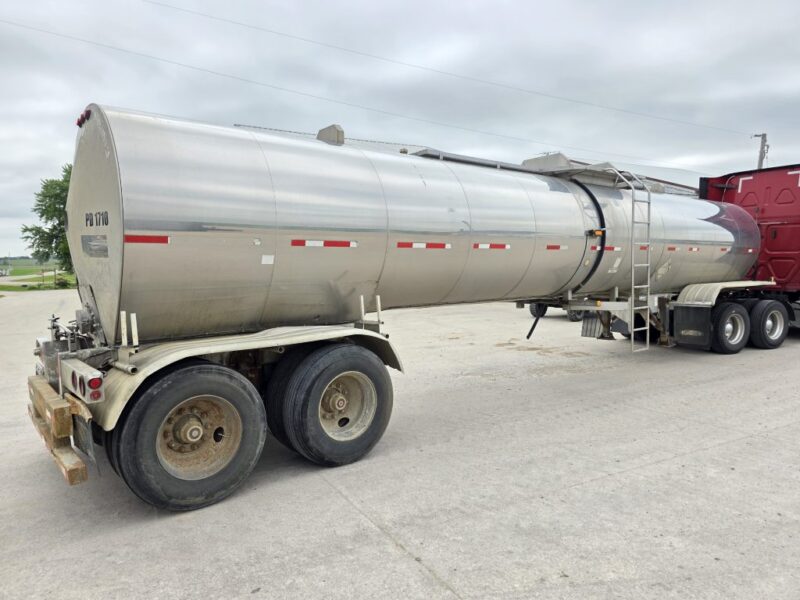 U-4824 1998 Polar 7000 Gallon Stainless Steel Semi Tanker