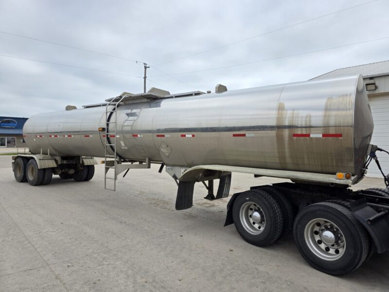 U-4824 1998 Polar 7000 Gallon Stainless Steel Semi Tanker