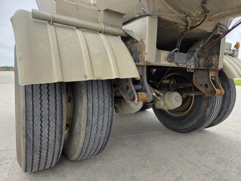 U-4824 1998 Polar 7000 Gallon Stainless Steel Semi Tanker