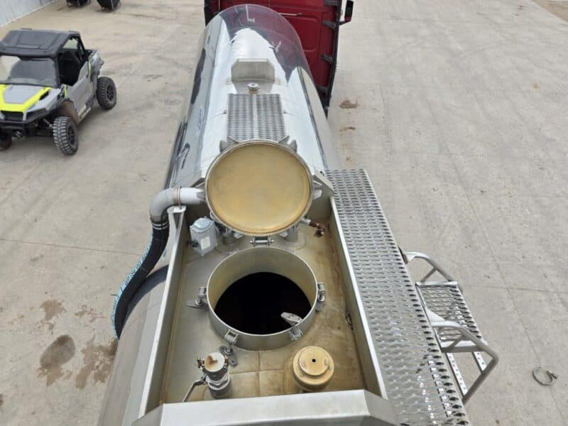 U-4824 1998 Polar 7000 Gallon Stainless Steel Semi Tanker