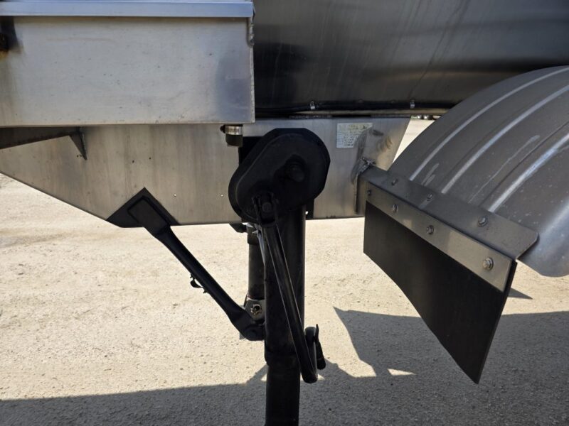 U-4825 1998 Polar 7000 Gallon Stainless Steel Semi Tanker