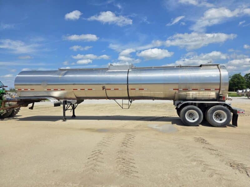 U-4825 1998 Polar 7000 Gallon Stainless Steel Semi Tanker