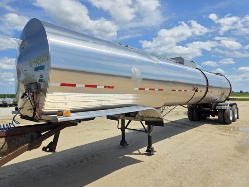 U-4825 1998 Polar 7000 Gallon Stainless Steel Semi Tanker