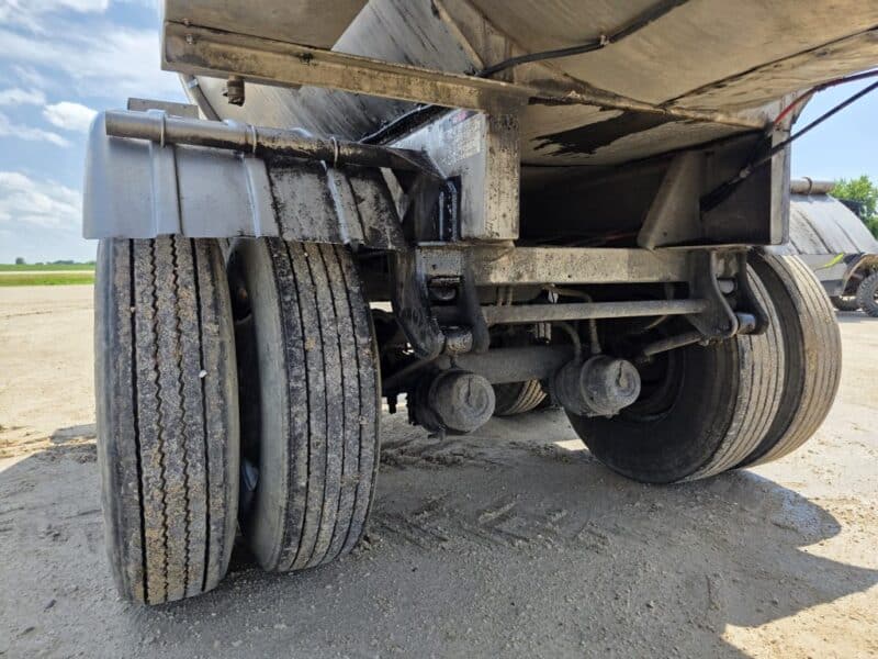 U-4825 1998 Polar 7000 Gallon Stainless Steel Semi Tanker
