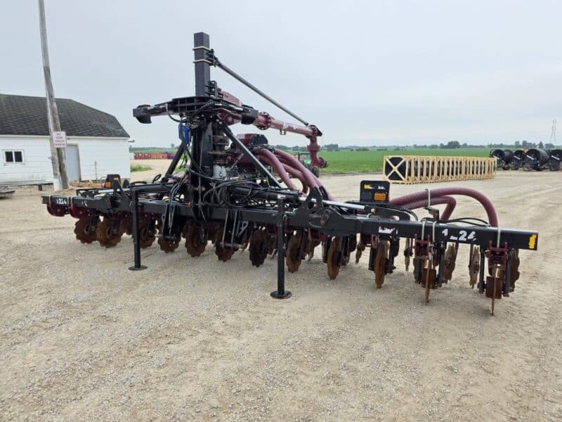 28′ ZML Toolbar w. 14 Red Viper Gen 3 Row Units w. 6″ Stinger