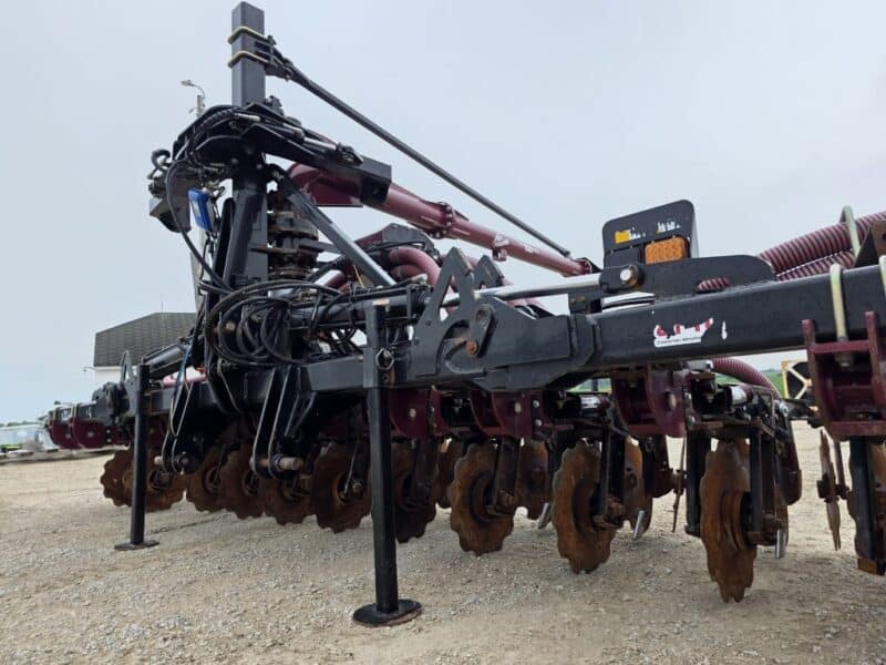 28′ ZML Toolbar w. 14 Red Viper Gen 3 Row Units w. 6″ Stinger