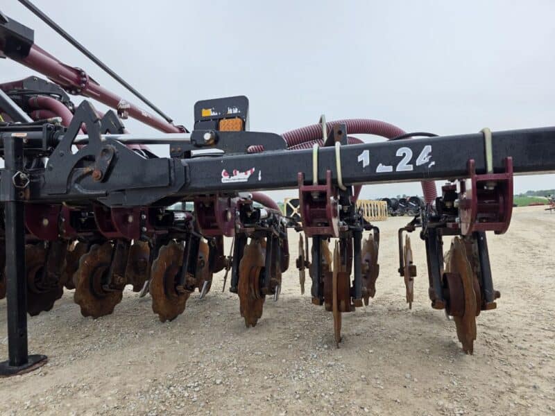 28′ ZML Toolbar w. 14 Red Viper Gen 3 Row Units w. 6″ Stinger