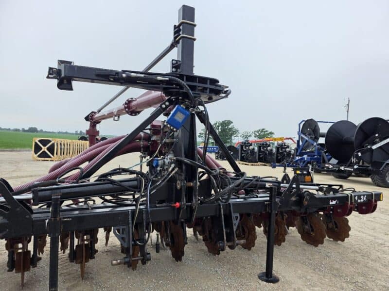 28′ ZML Toolbar w. 14 Red Viper Gen 3 Row Units w. 6″ Stinger