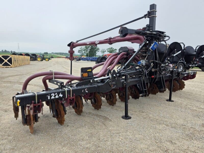 28′ ZML Toolbar w. 14 Red Viper Gen 3 Row Units w. 6″ Stinger