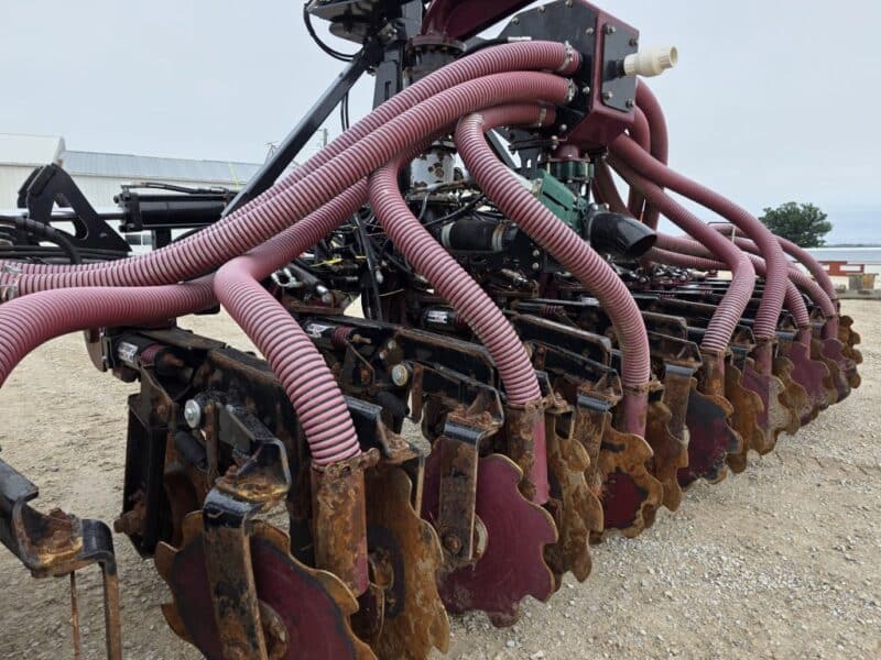 28′ ZML Toolbar w. 14 Red Viper Gen 3 Row Units w. 6″ Stinger