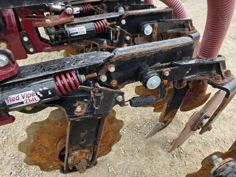 28′ ZML Toolbar w. 14 Red Viper Gen 3 Row Units w. 6″ Stinger