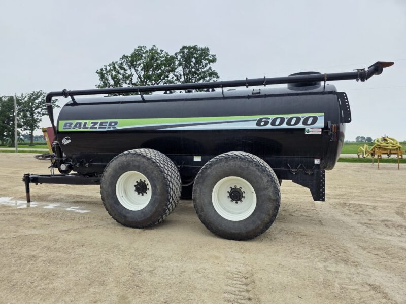Lightly Used Balzer 6000 Gallon Tandem Round Tanker w. Rear Steerable Axle