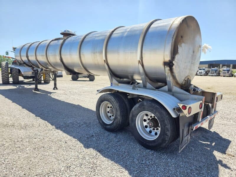 U-4819 2006 West Mark 6400 Gallon Stainless Steel Semi Tanker