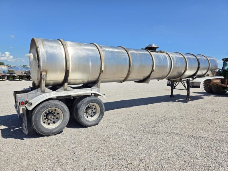 U-4819 2006 West Mark 6400 Gallon Stainless Steel Semi Tanker