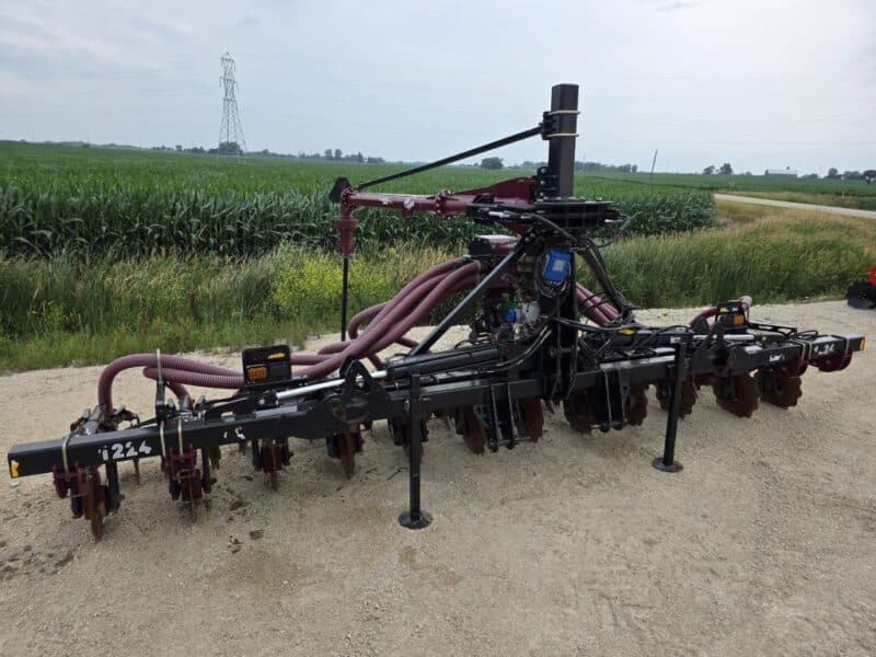 24′ ZML Toolbar w. 12 Red Viper Gen 3 Row Units w. 6″ Stinger