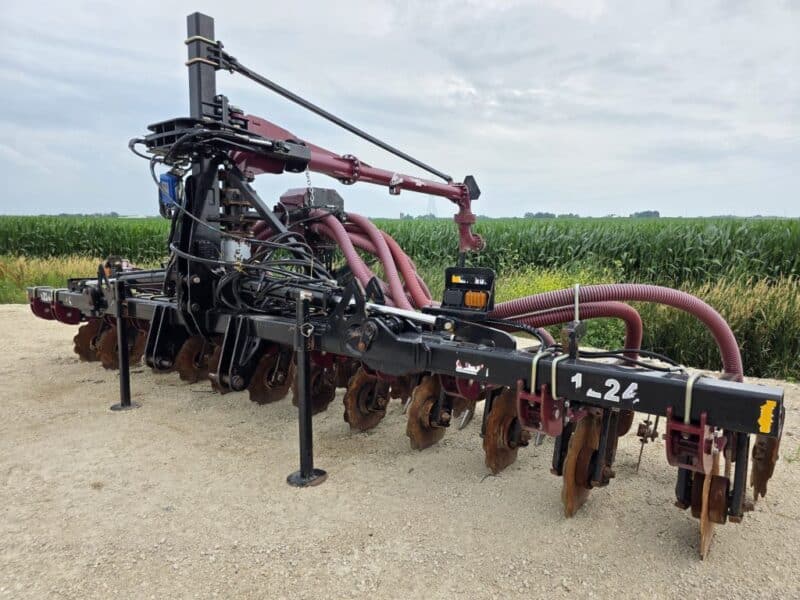 24′ ZML Toolbar w. 12 Red Viper Gen 3 Row Units w. 6″ Stinger