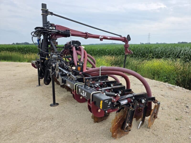 24′ ZML Toolbar w. 12 Red Viper Gen 3 Row Units w. 6″ Stinger