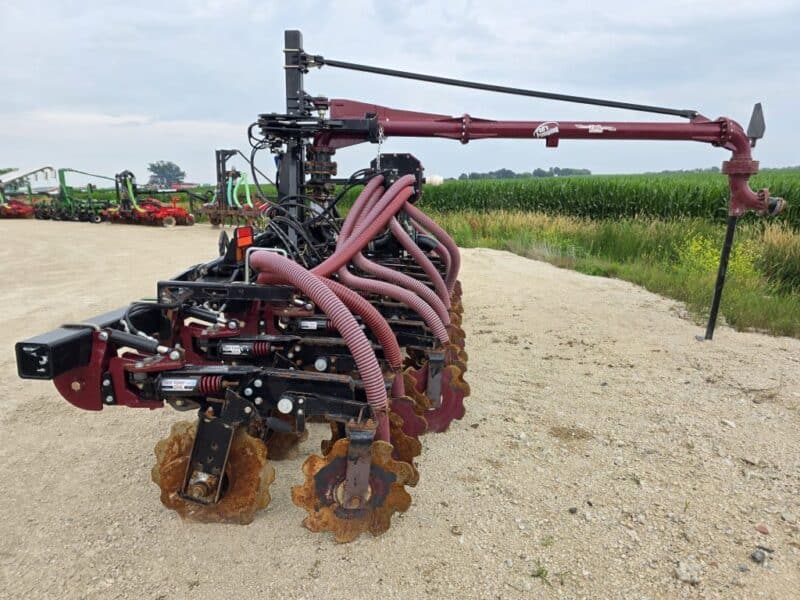 24′ ZML Toolbar w. 12 Red Viper Gen 3 Row Units w. 6″ Stinger