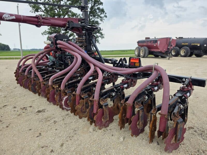 24′ ZML Toolbar w. 12 Red Viper Gen 3 Row Units w. 6″ Stinger