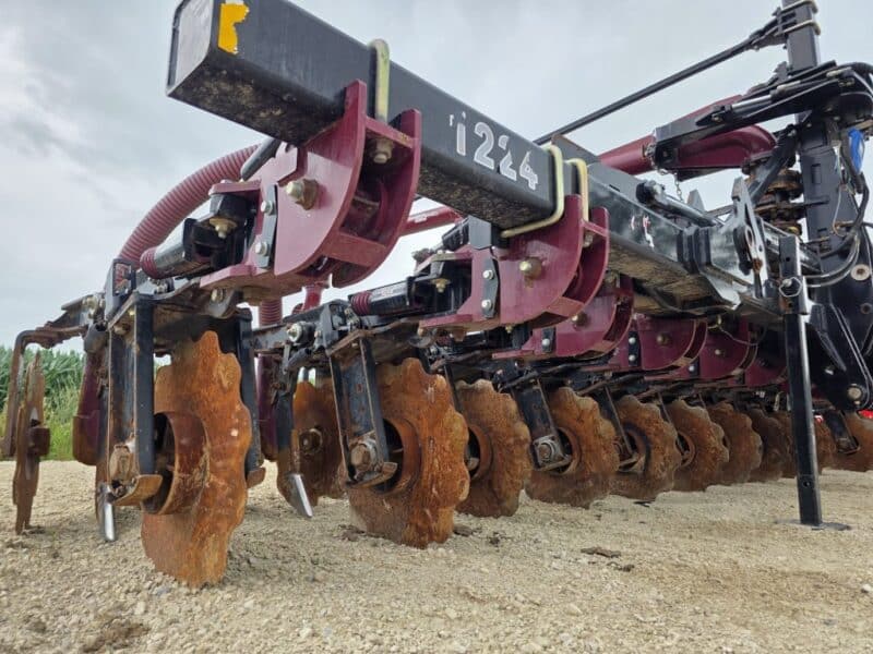 24′ ZML Toolbar w. 12 Red Viper Gen 3 Row Units w. 6″ Stinger