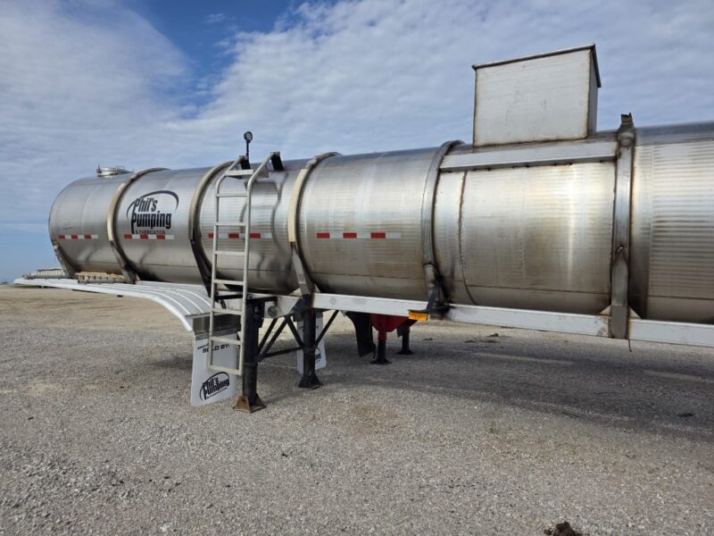 U-4819 2006 West Mark 6400 Gallon Stainless Steel Semi Tanker