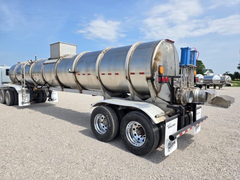 U-4819 2006 West Mark 6400 Gallon Stainless Steel Semi Tanker