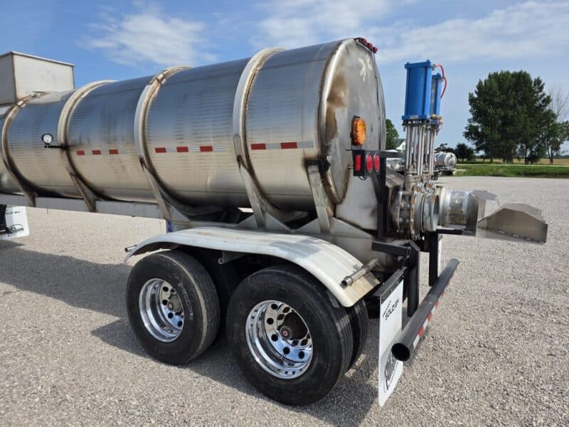 U-4819 2006 West Mark 6400 Gallon Stainless Steel Semi Tanker