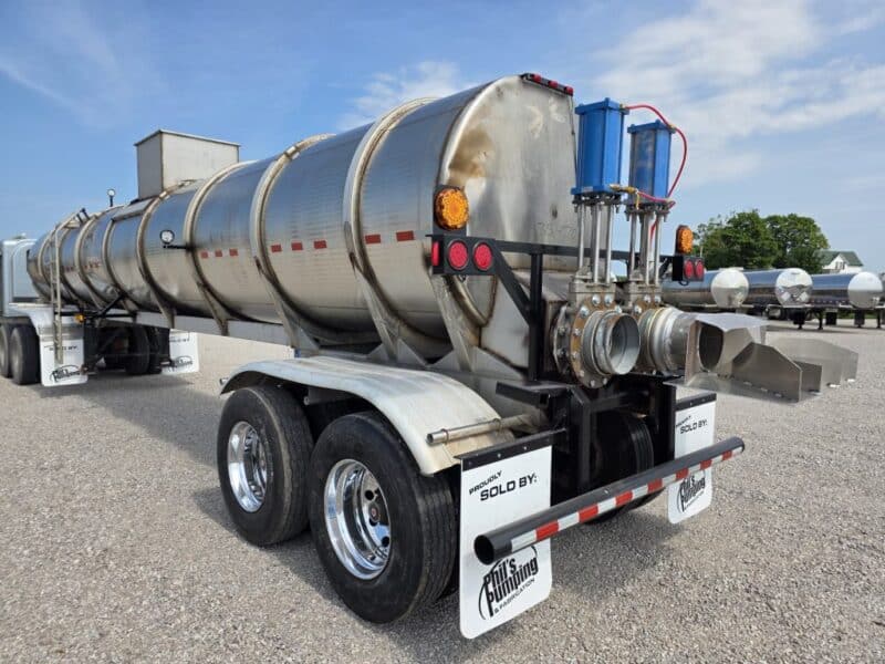 U-4819 2006 West Mark 6400 Gallon Stainless Steel Semi Tanker