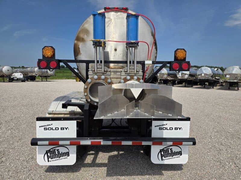 U-4819 2006 West Mark 6400 Gallon Stainless Steel Semi Tanker