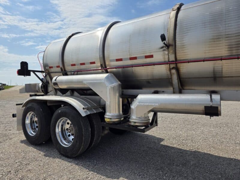U-4819 2006 West Mark 6400 Gallon Stainless Steel Semi Tanker