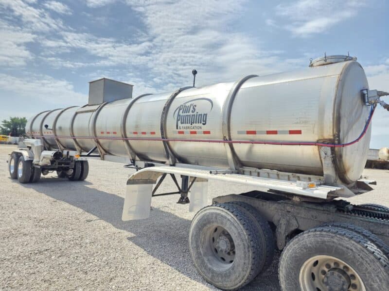 U-4819 2006 West Mark 6400 Gallon Stainless Steel Semi Tanker