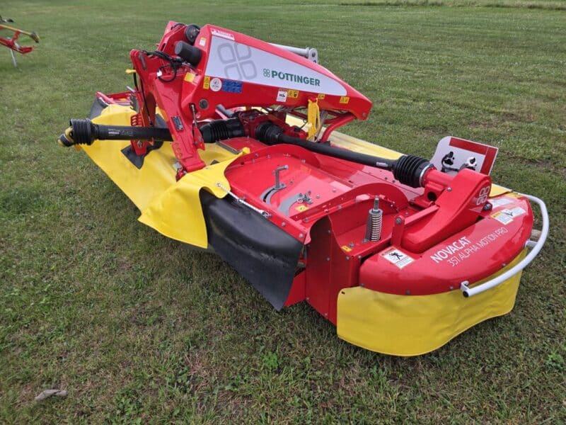 Pottinger Novacat V10000 ED Triple Mower with 351 Alpha Motion Front Mower