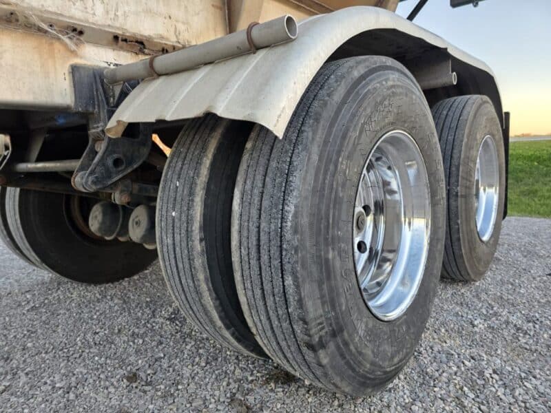 U-4826 1997 Beall 6700 Gallon Stainless Steel Semi Tanker