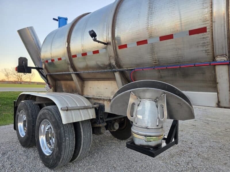 U-4826 1997 Beall 6700 Gallon Stainless Steel Semi Tanker