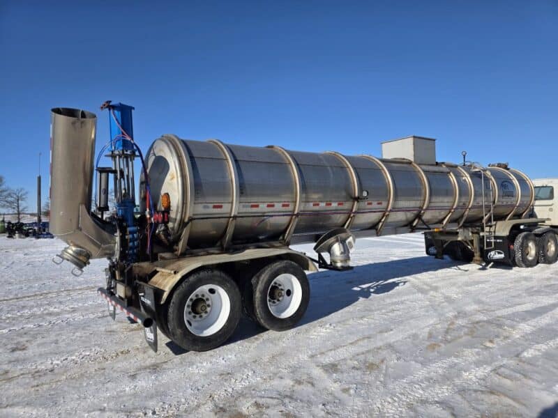 U-4824 1998 Polar 7000 Gallon Stainless Steel Semi Tanker