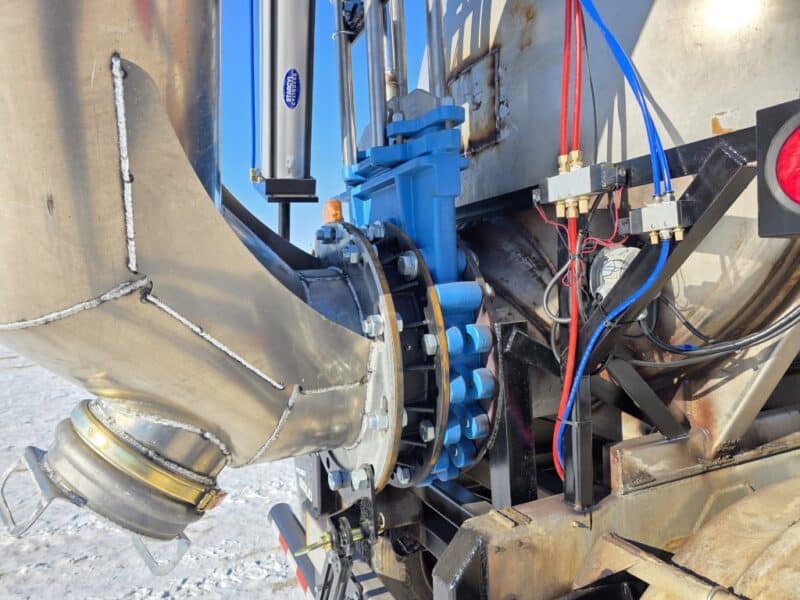 U-4824 1998 Polar 7000 Gallon Stainless Steel Semi Tanker