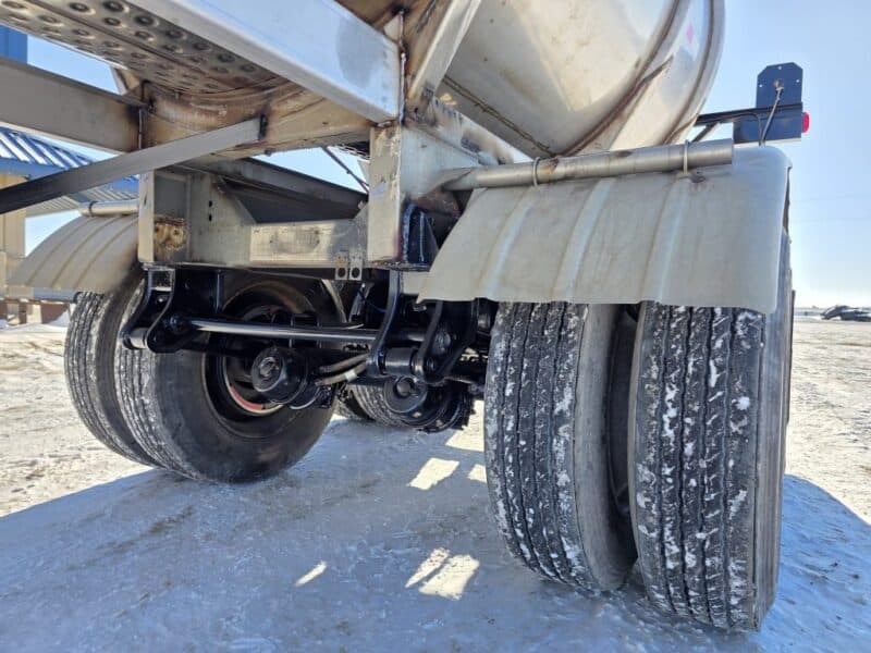 U-4824 1998 Polar 7000 Gallon Stainless Steel Semi Tanker