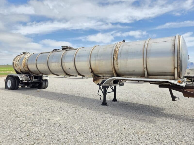 U-4825 1998 Polar 7000 Gallon Stainless Steel Semi Tanker