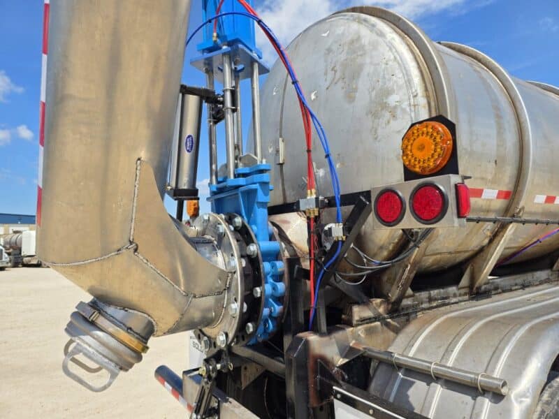U-4825 1998 Polar 7000 Gallon Stainless Steel Semi Tanker