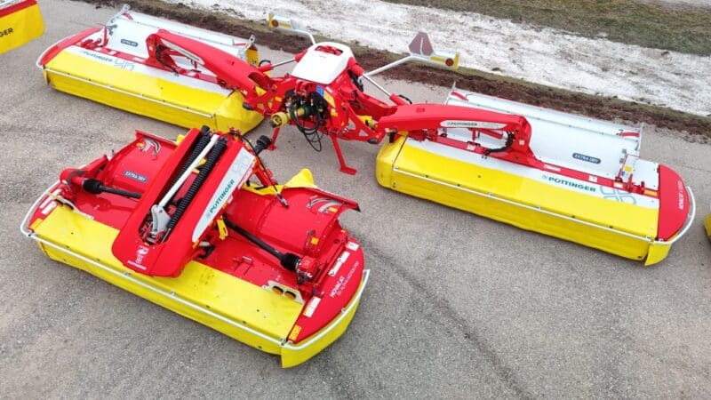 Pottinger Novacat V10000 ED Triple Mower with 351 Alpha Motion Front Mower